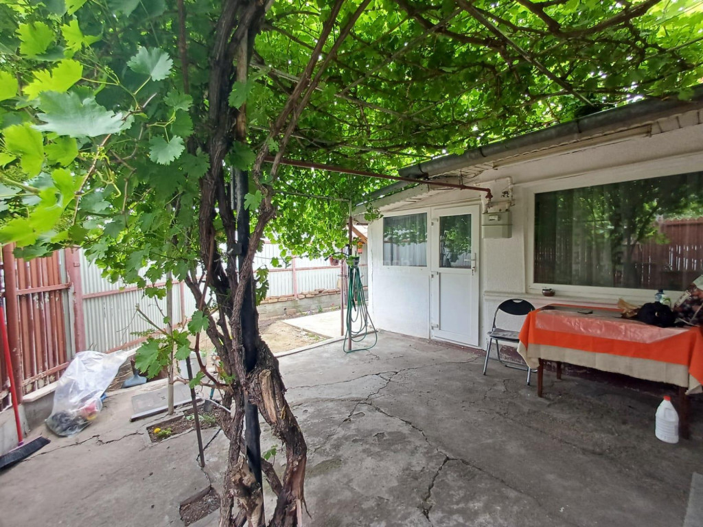 3 camere la curte - centrala termica - Baicului - str. Fraul