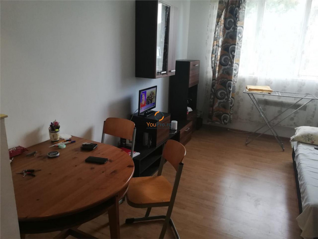 Garsoniera de etaj 3 zona Lipovei