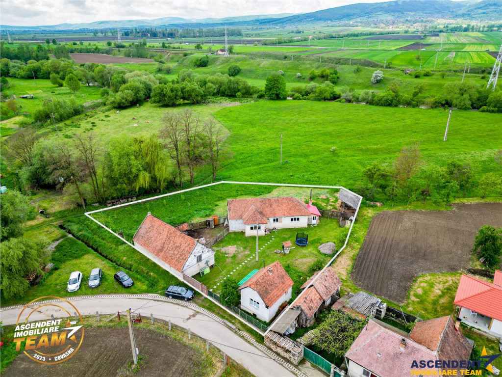 Film! Doua casute,o frumoasa poveste,cu 2.000mp teren,Bodoc,