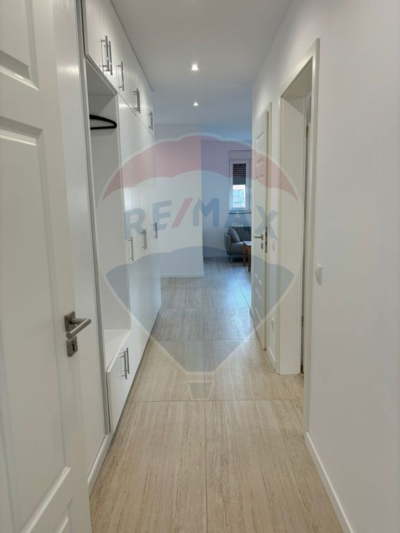 Apartament cu 3 camere de închiriat în zona Sud