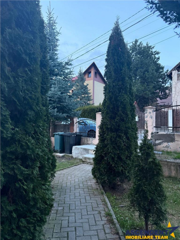 Regim vila, decomandata, mobilata, utilata, constructie noua