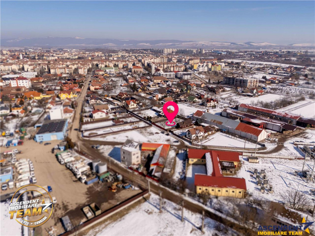 FILM! Teren intravilan 815 mp casuta de lemn, Lenin, Sfant