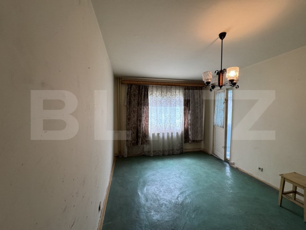 Apartament cu 2 camere, decomandat, 50 mp, etaj 1, zona Mall