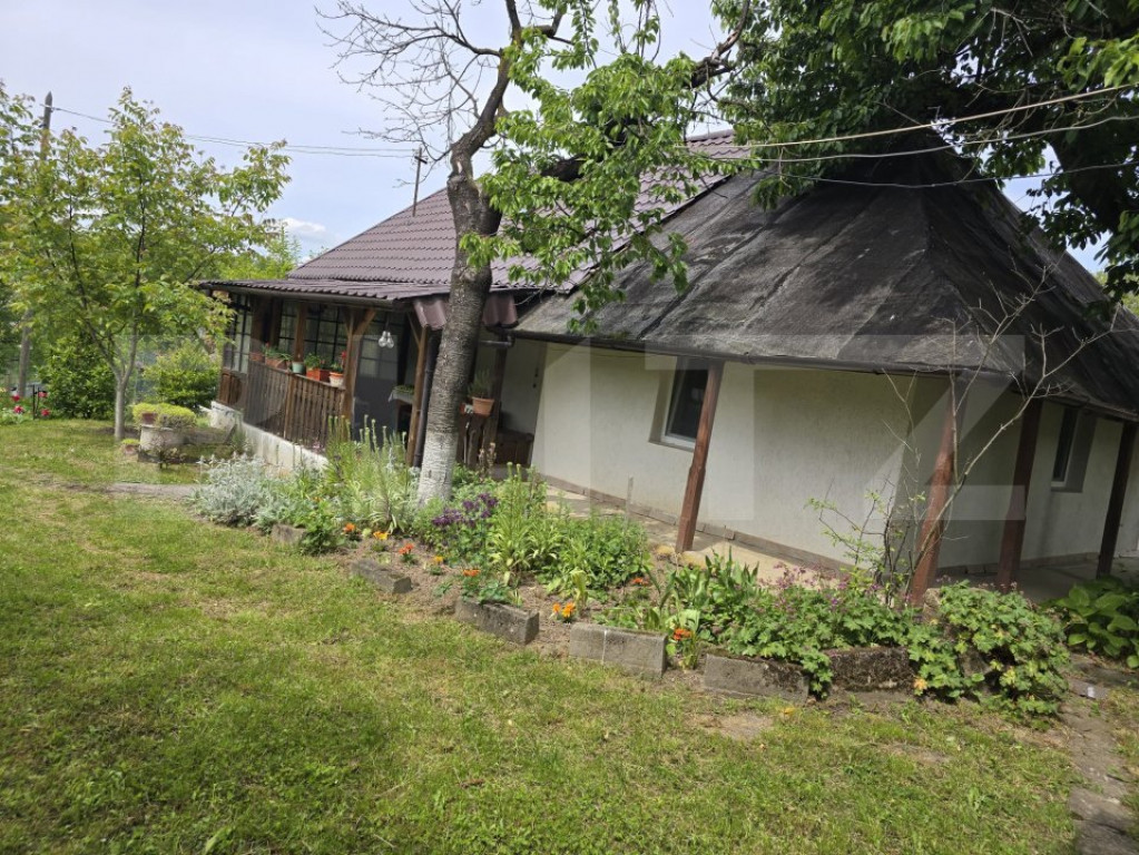 2 case, de vanzare, cu cate 2 camere, 110 mp, zona Viile Sa