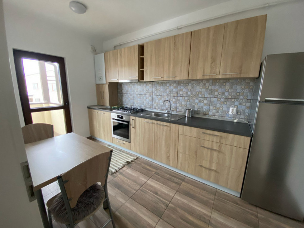 GARSONIERĂ DE ÎNCHIRIAT ÎN SÂNPETRU