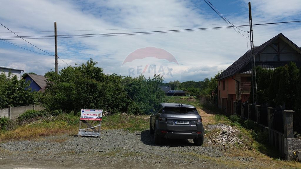 Teren intravilan cu fundatie 1,800mp Catalina / Drumul DJ