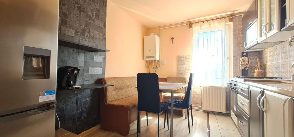 Apartament 4 camere decomandat mobilat utilat