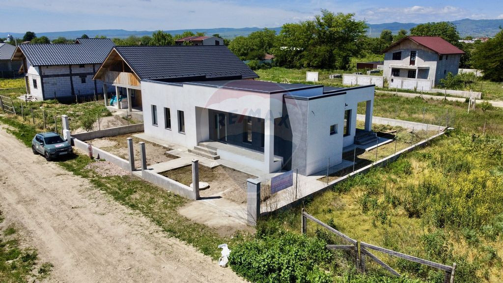 Casă / Vilă Campineanca