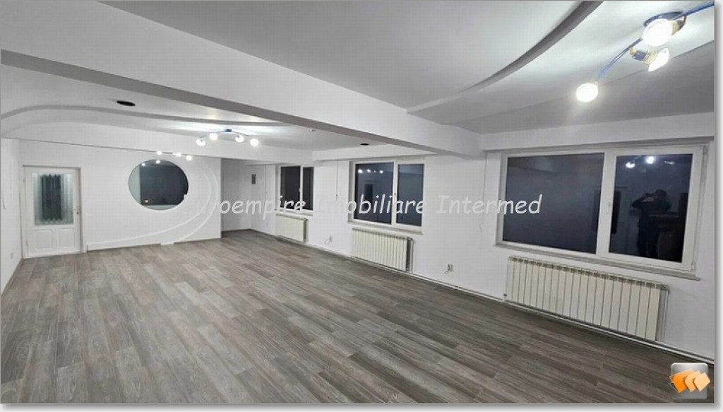 De inchiriat spatiu comercial zona Centru