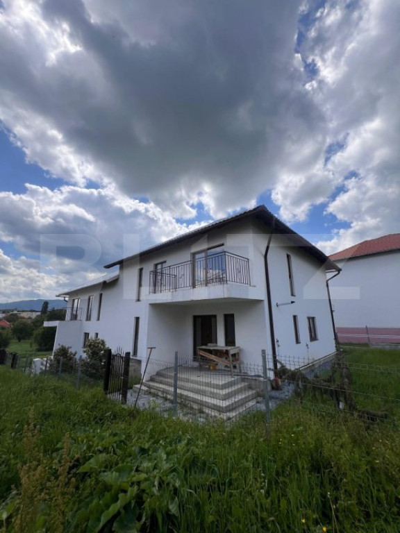 Duplex nou, 305 mp utili, grădină și terasă – Cisnădi
