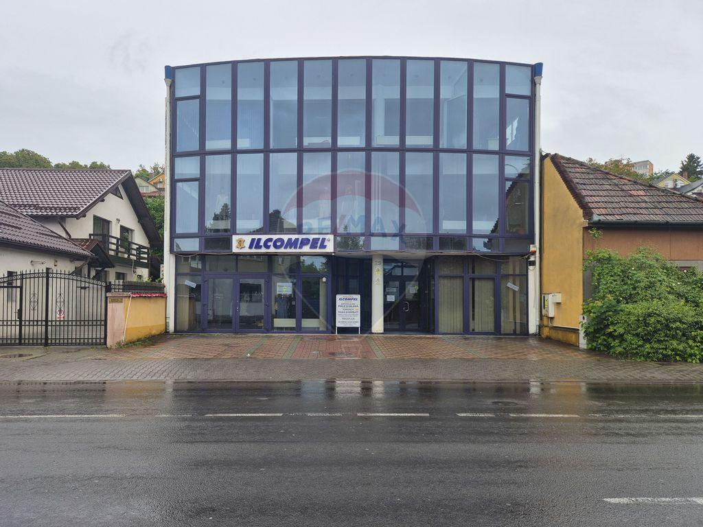 Clădire de birouri / showroom DE VÂNZARE