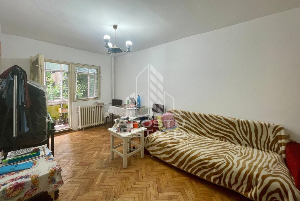 Apartament 1 camera, etaj 1 - zona Aurel Vlaicu, Lebada