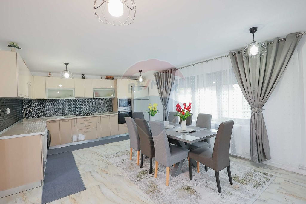 Casă cu 3 camere, de Vânzare Husasău de Criș