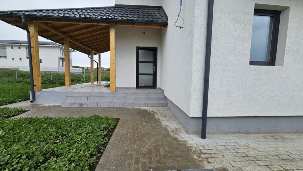 PAULESTI NOI - vila 2025, P+1 , ter 490 mp la 245000 euro