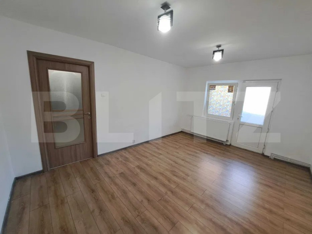 Spatiu birou, 58 mp, parter, acces din strada, zona Grigores