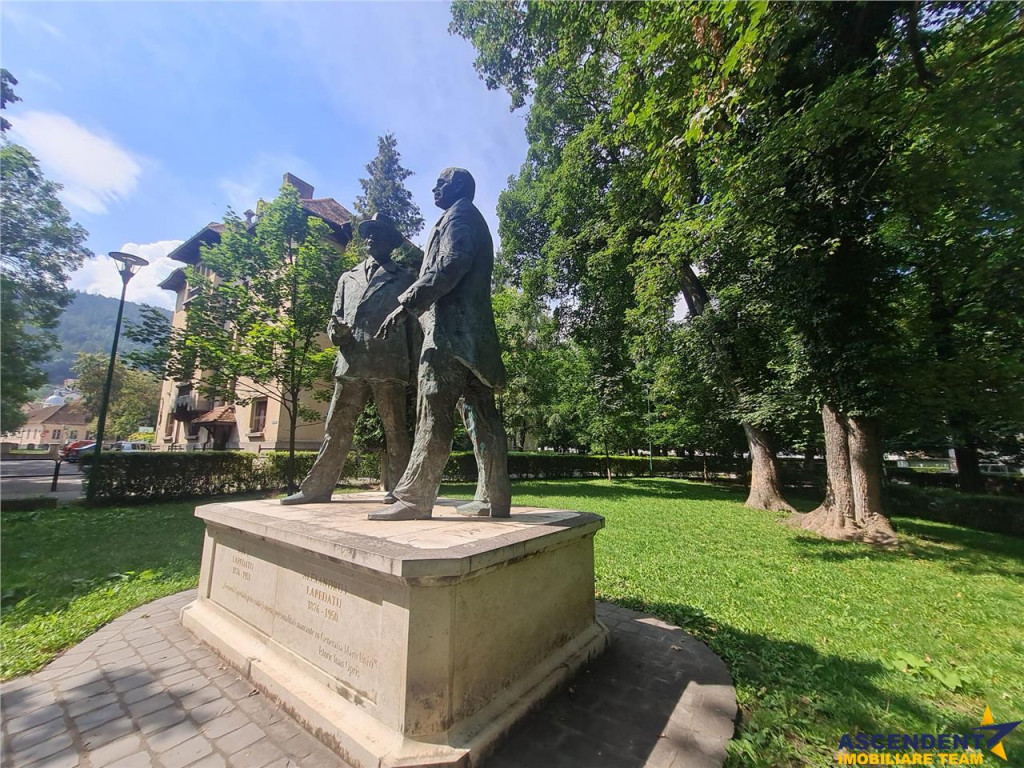 Renovat,decomandat in Centrul Istoric,loc parcare in curte,s