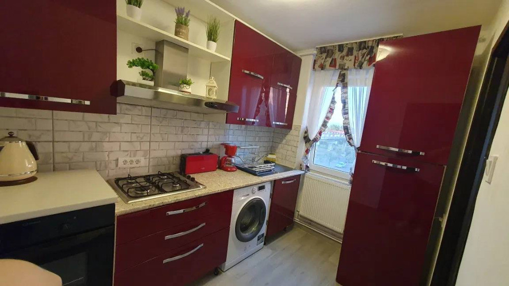 Apartament 2 camere,semidecomandat - zona Gemenii