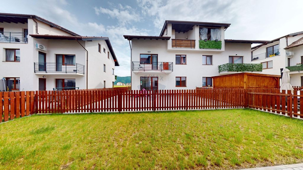 Apartament 3 camere, curte proprie de 93 mp și 2 locuri ...