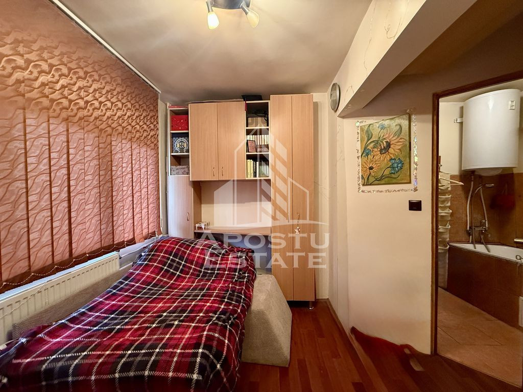 Garsoniera in bloc de apartamente, parter inalt, zona Buz...