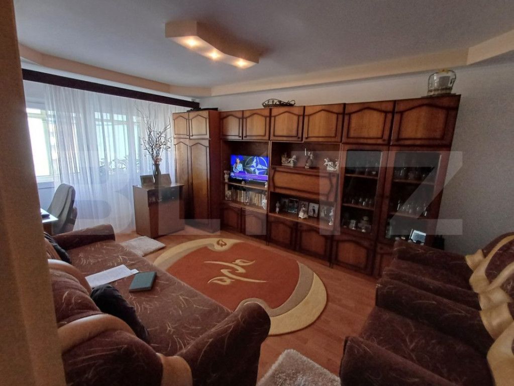 Apartament cu 2 camere, 51 mp, decomandat, zona Lic Ecaterin