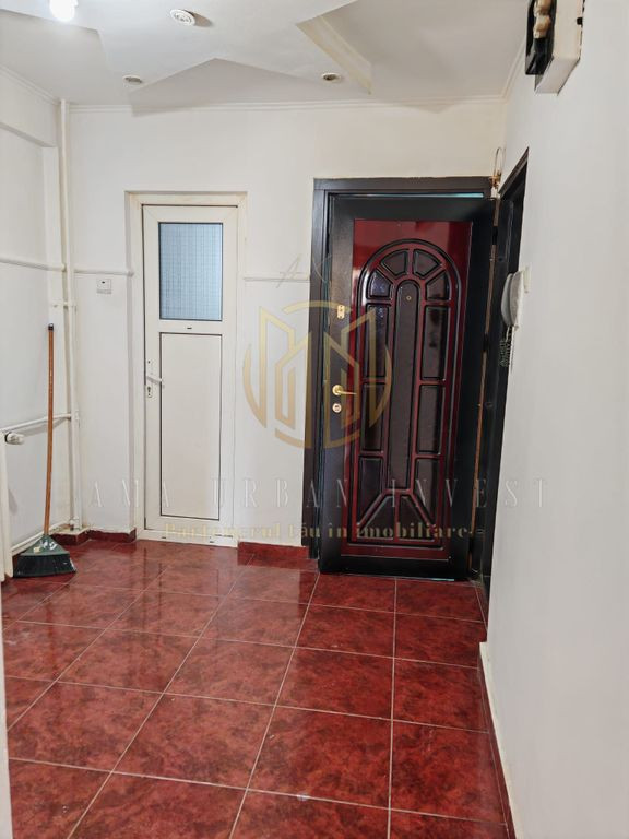 Teiul Doamnei Luntrei vand apartament 4 camere 89500 eur