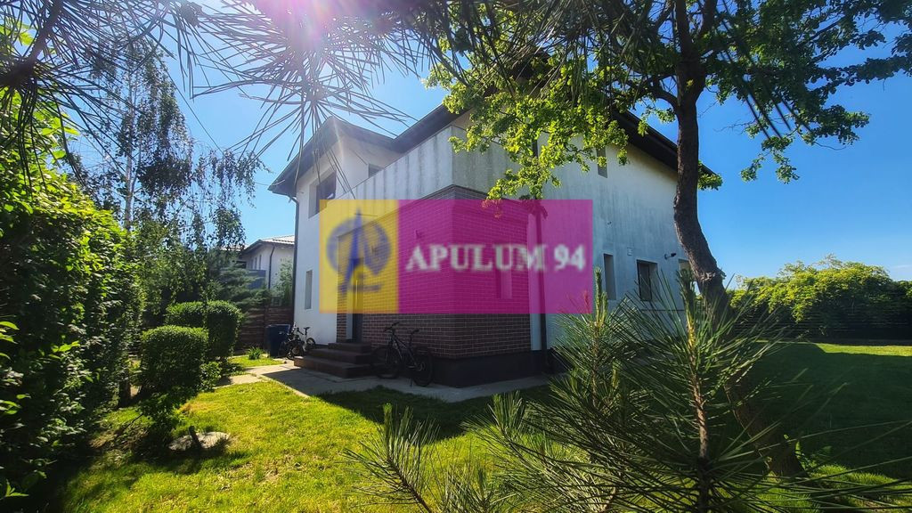 Săbăreni, vilă 2018, P+1+pod, curte 440 mp, aproape de...