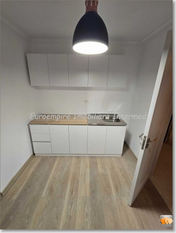 De vanzare apartament cu 2 camere zona CET