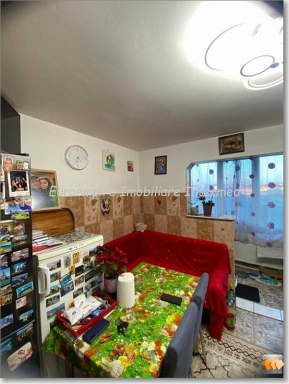 De vanzare apartament cu 2 camere, zona KM 5