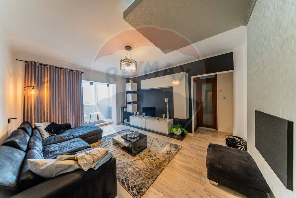 Apartament 3 camere de inchiriat ,zona Vlaicu