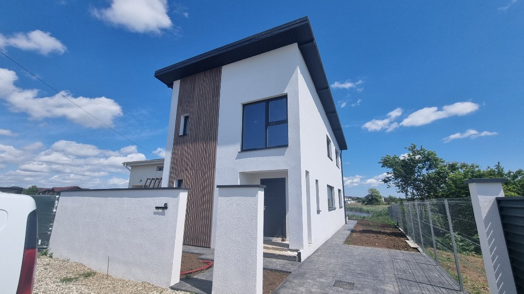 Casa individuala - 4 camere 2 bai - 476 mp teren - 10 min statie STV