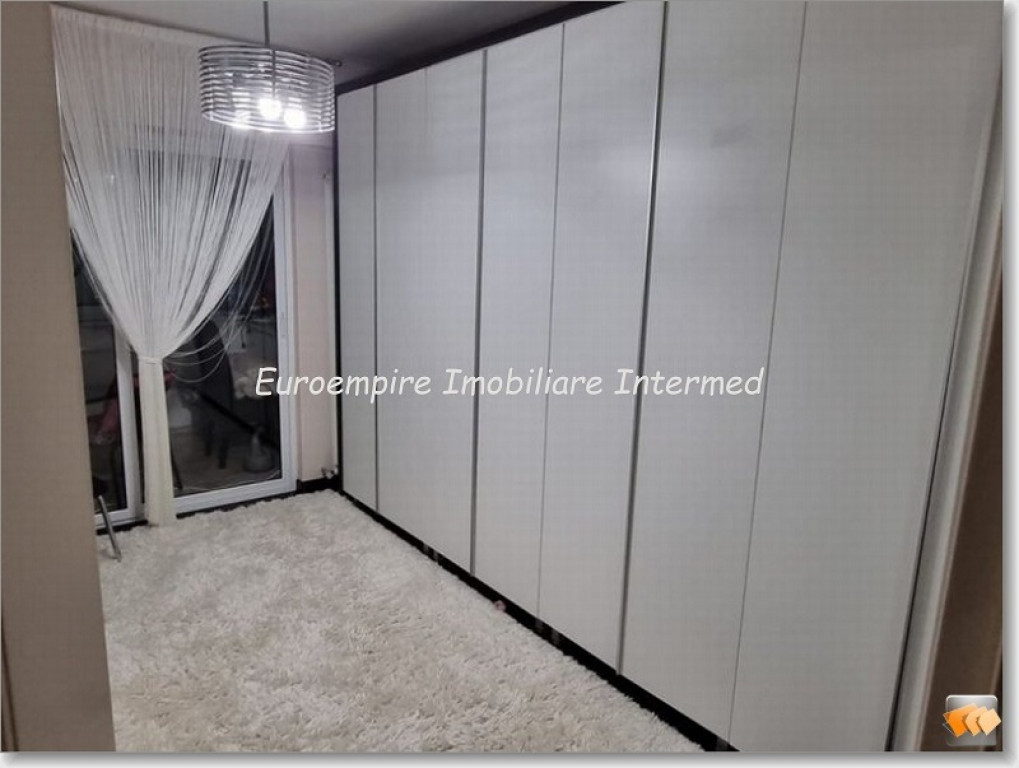 De vanzare apartament cu 3 camere, decomandat zona KM 4-5