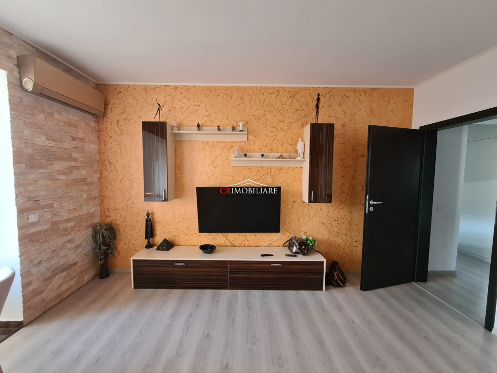 Apartament de vânzare 3 camere Lux parcare subterana si box