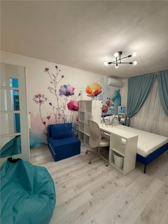 Comision zero! Apartament cu 3 camere, 100 mp utili, 120 mp