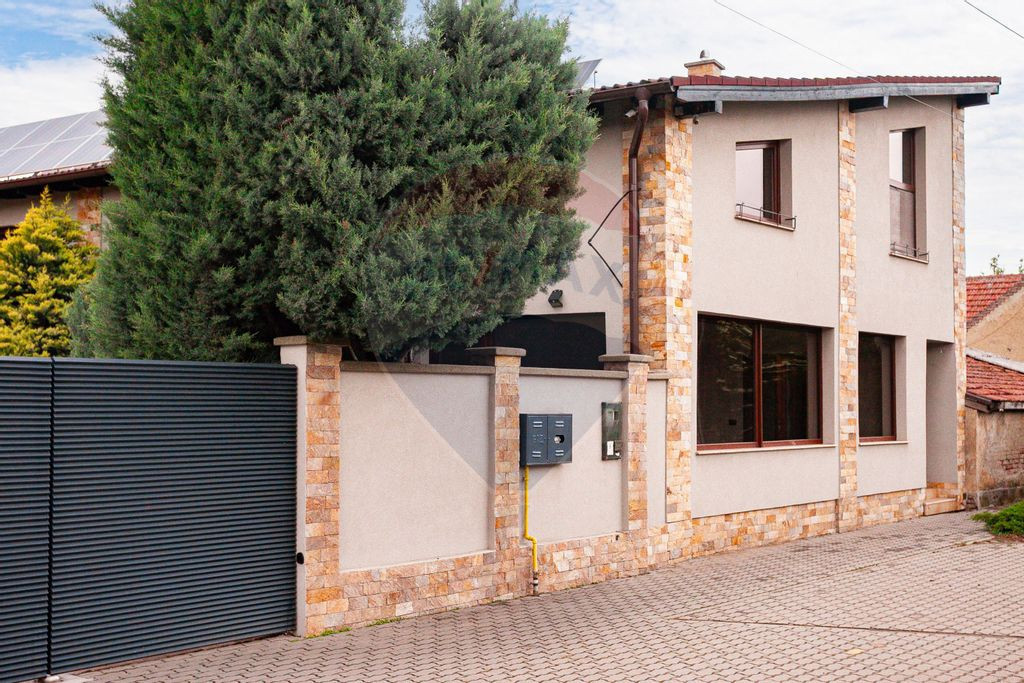 Spațiu comercial de 190 mp de închiriat în zona Subcetate