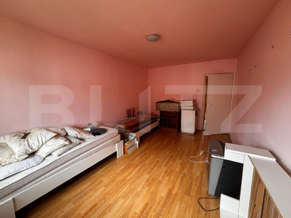 Apartament cu 2 camere, decomandat, 55 mp, zona Cr Vivu
