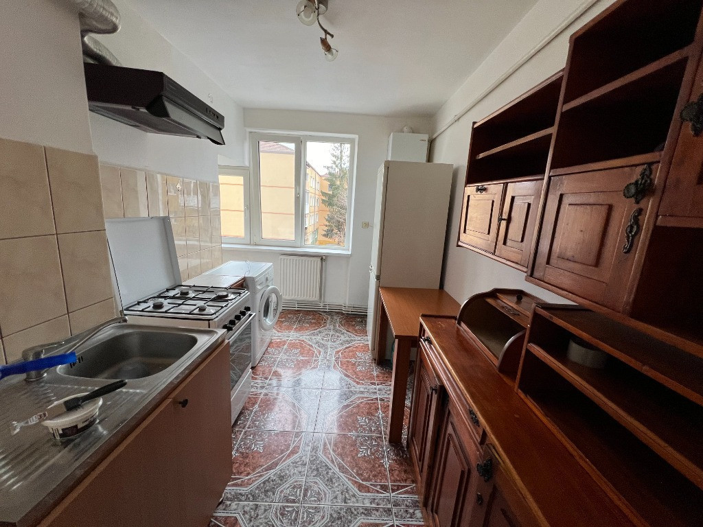 INCHIRIEZ apartament 2 camere semidecomandat,zona Terezian