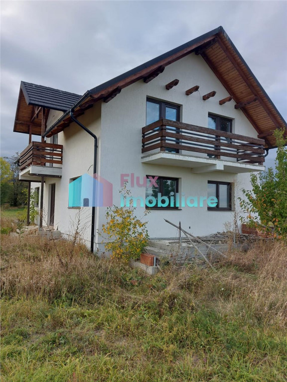 Casa cu 8450 mp teren in Solca