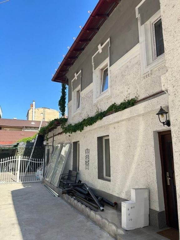 Victoriei-adiacent! imobil P+2