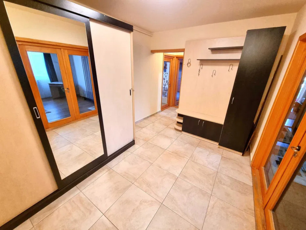 APARTAMENT 3 CAMERE, CANTA, ETAJ INTERMEDIAR, MOBILAT SI UTI