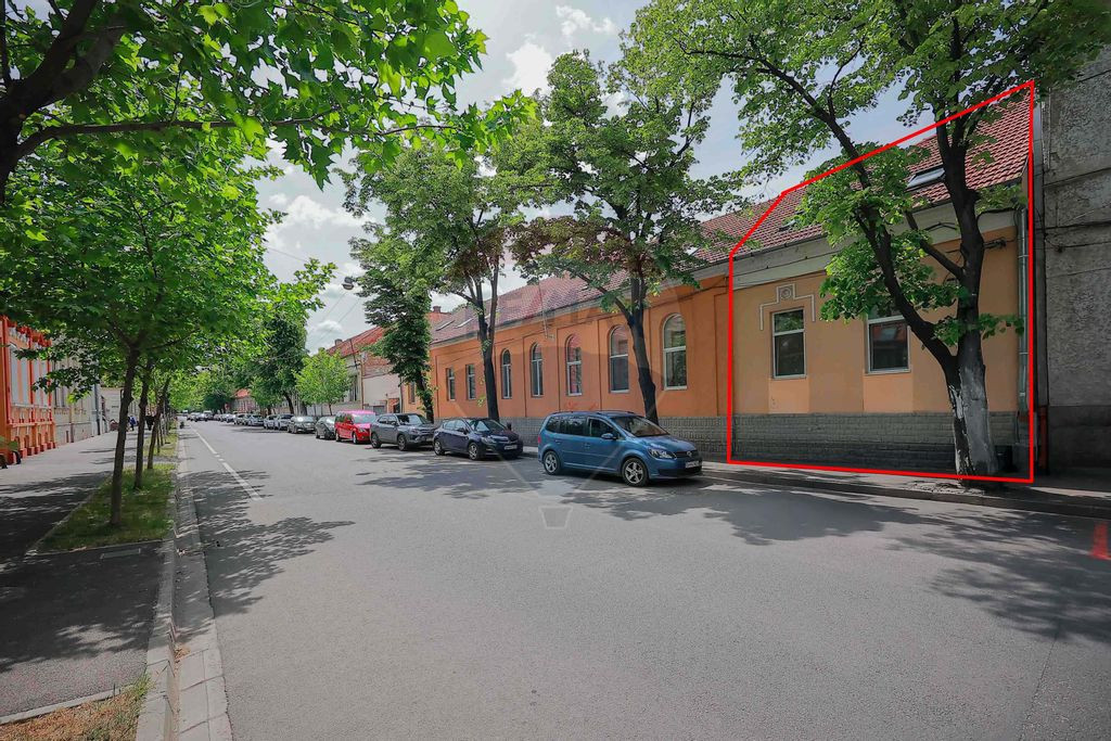 Casă la Curte, Ultracentral Oradea, 4 camere, str. M. Em...