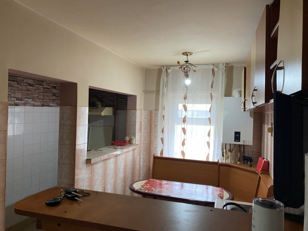 Apartament 3 camere decomandat,etaj 4/4 Bld. Racoteanu, Fili