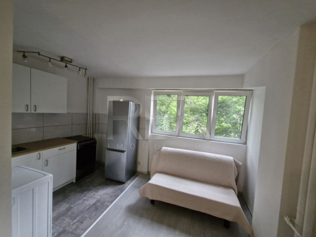 GARSONIERĂ VIS-A VIS DE STADIONUL OLIMPIA DIN CARTIERUL VIT