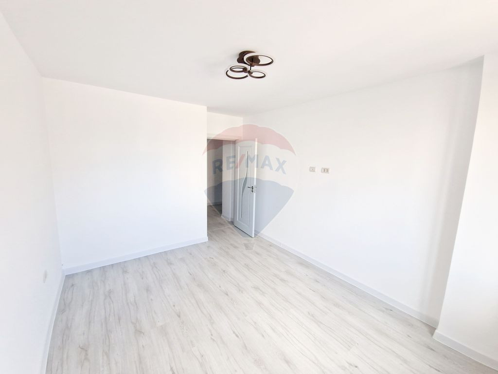 Apartament nou, 2 camere cu balcon