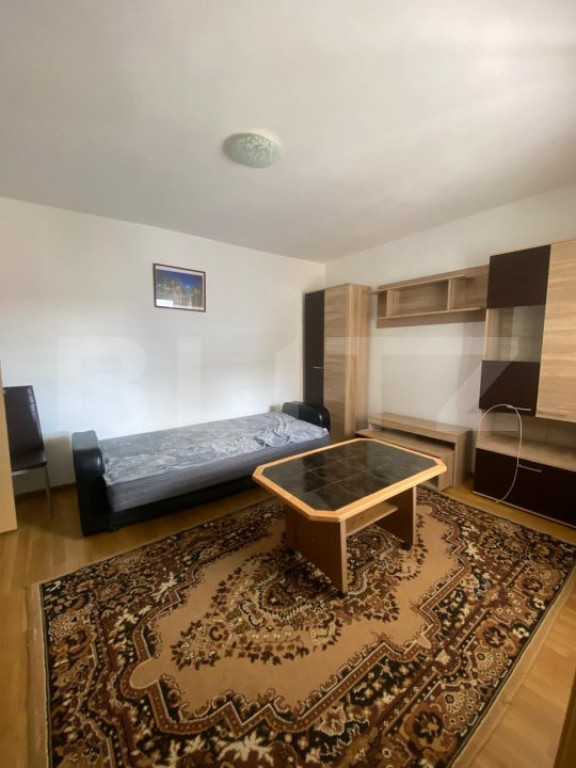 Garsoniera, de vanzare, 28 mp, zona Sud