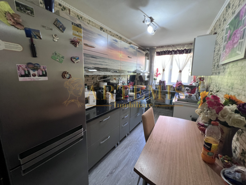 Casă la pret de apartament, zona Dambu Rotund