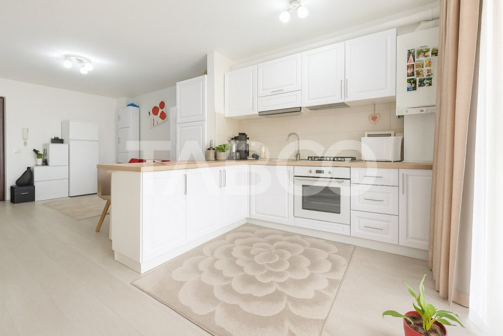 Apartament la etaj intermediar 2 camere balcon si parcare Ma