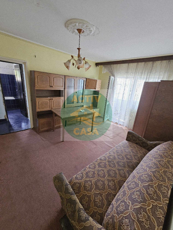 Apartament cu 2 camere, zona Liceului Roman Voda