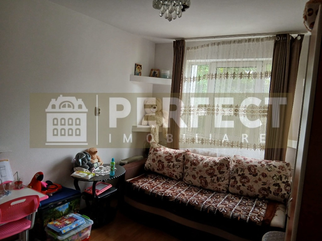 Apartament 3 camere etaj 1/4,Vest CF.3 pret 39000 euro