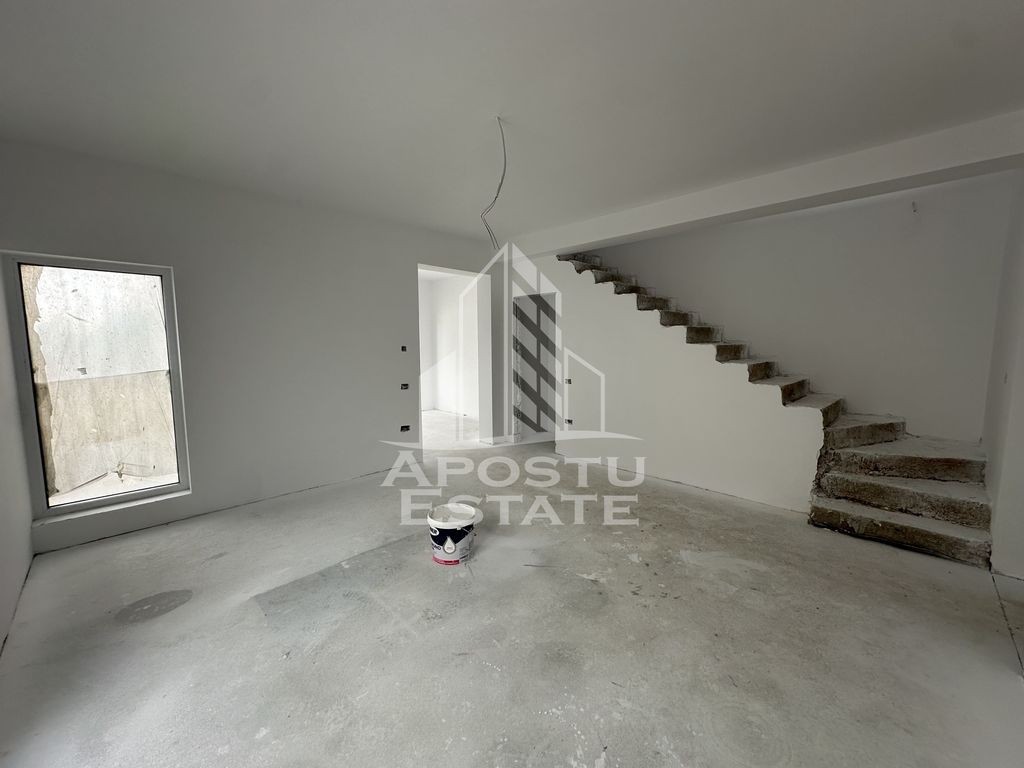 Duplex cu 5 camere si 2 bai, despartit prin camera tehnic...