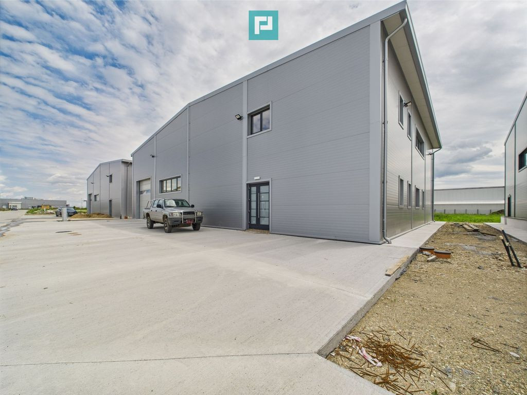 Hală Nouă, în zona Aeroport